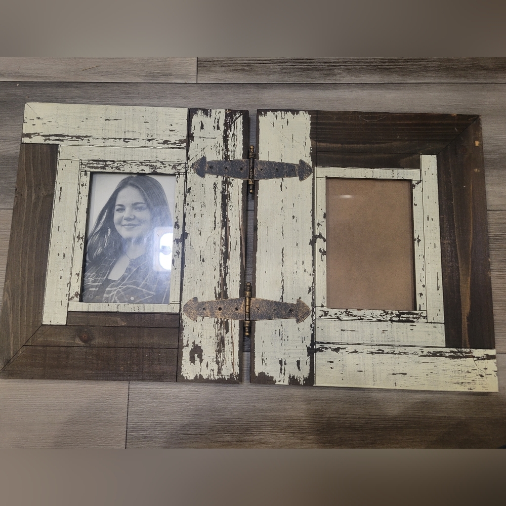 Rustic looking 5x7 hinged picture frames.